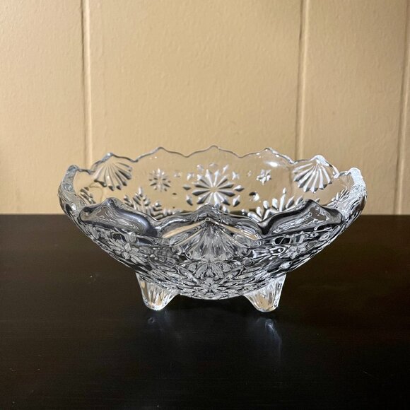 Crystal candy bowl with carved snowflakes - Picture 6 of 6
